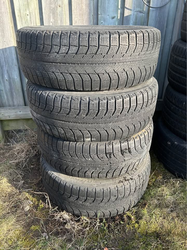 Set of 4 Michelin Winter Tires 195/65/15 - photo 4