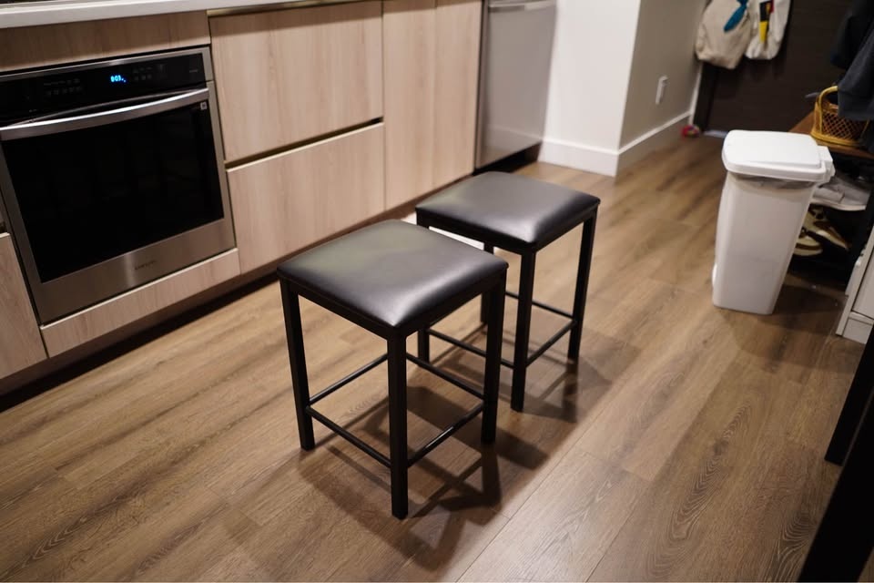 Small apartment dining table with 4 chairs - photo 2