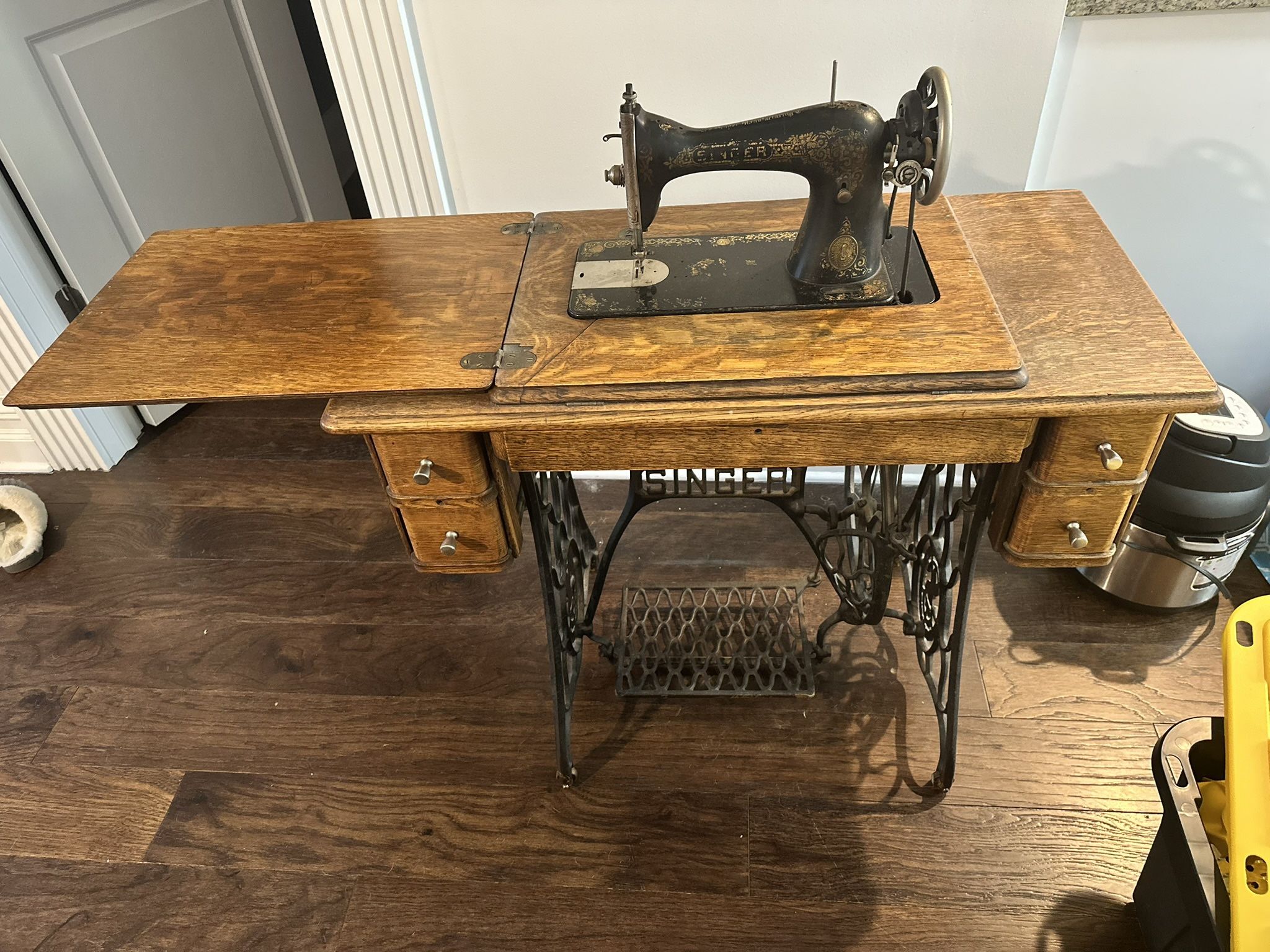 Vintage Singer Sewing Machine, Model 115, Produced in 1913