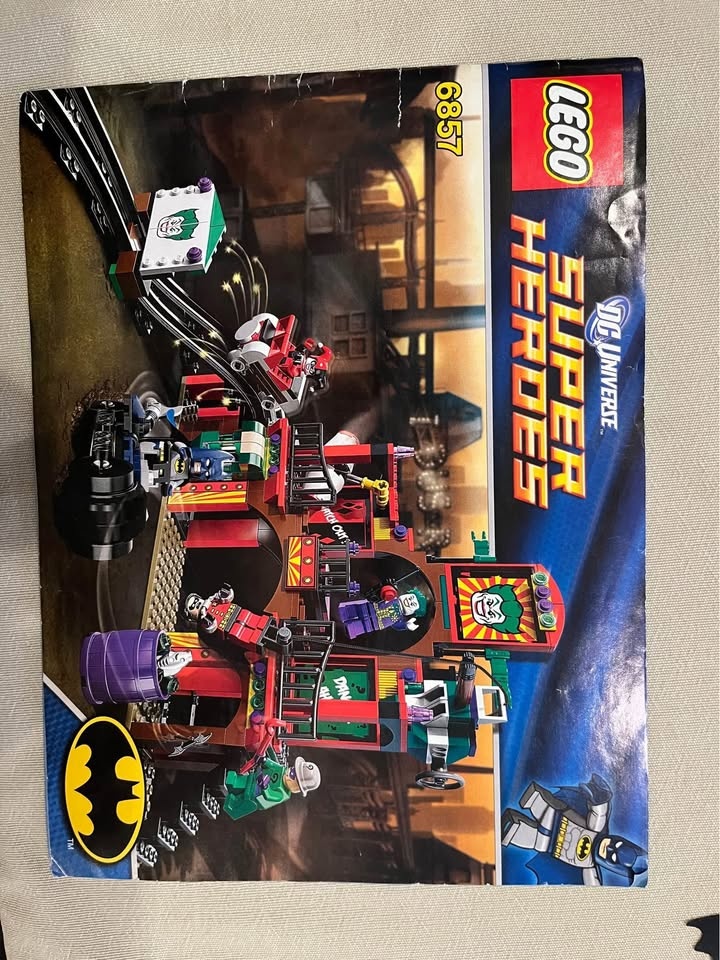 Lego DC Comics Super Heroes: The Dynamic Duo Funhouse Escape - photo 3
