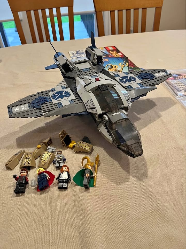 Lego Marvel Quinjet Aerial Battle (6869) - Incomplete