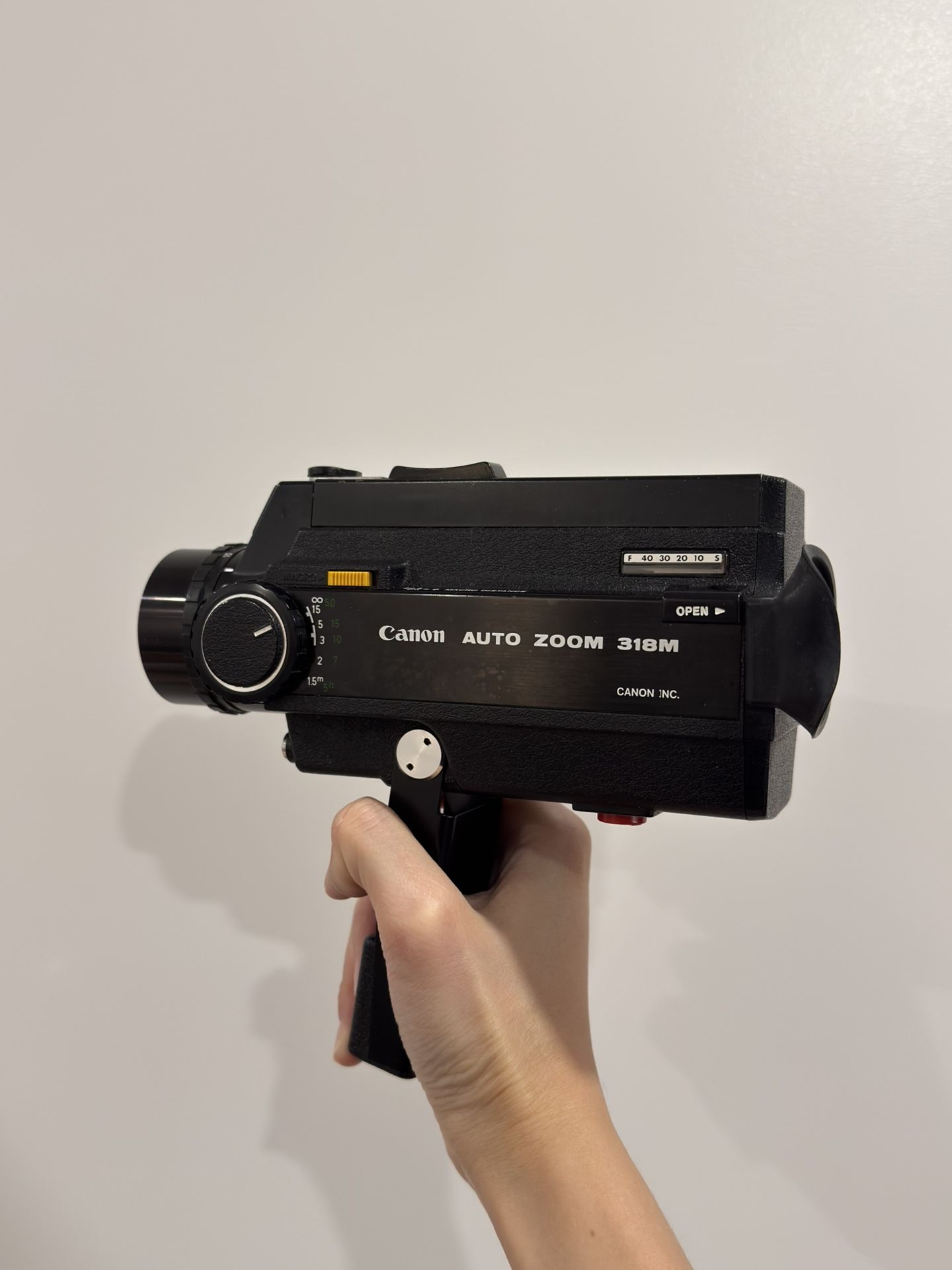 Canon Auto Zoom 318M Super 8 movie cine camera from 1972 - photo 2