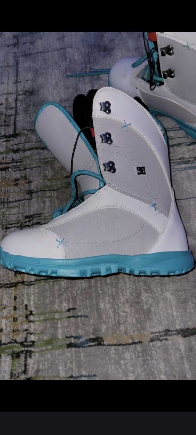 DC WOMENS SNOWBOARD BOOTS- US 8.5/ UK 6.5. Best offer!