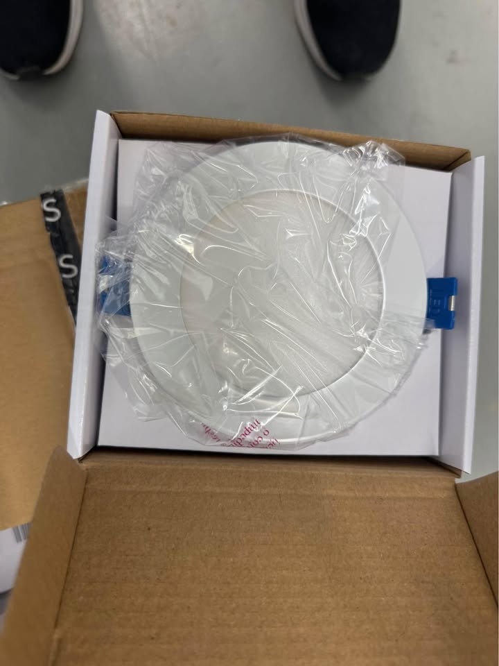 Dimmable 4" pot lights (retail $30 each) $5 each (100 available) - photo 2