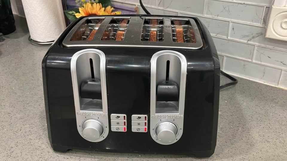 Black & Decker Toaster Black, 4-Slices - photo 2