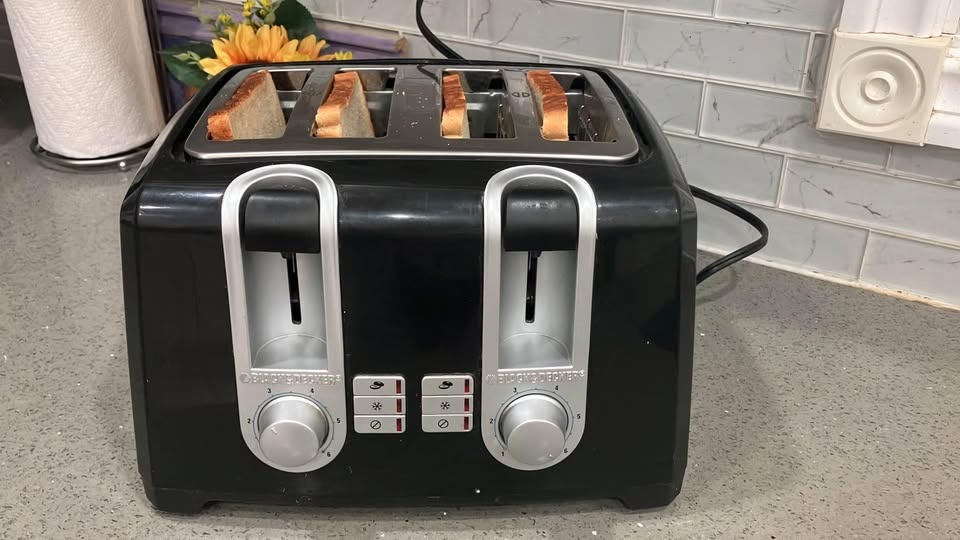 Black & Decker Toaster Black, 4-Slices - photo 3