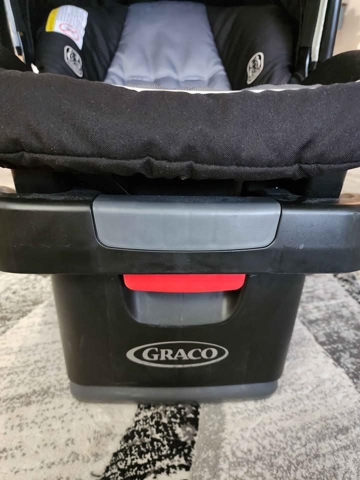GRACO CARSEAT - photo 2