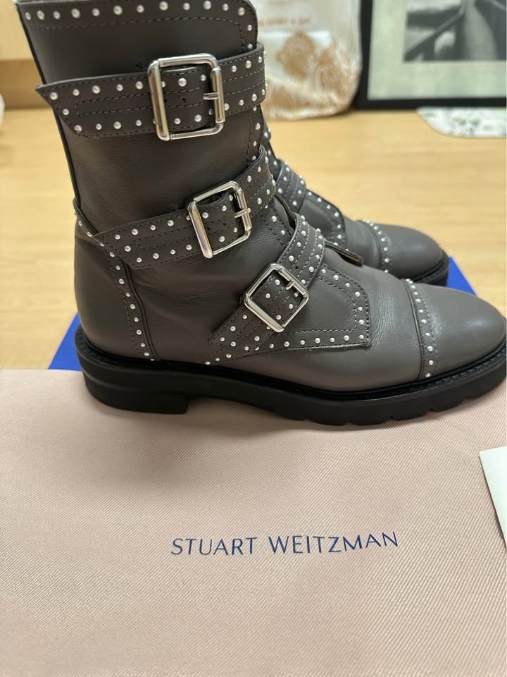 STUART WEITZMAN grey boots - photo 3