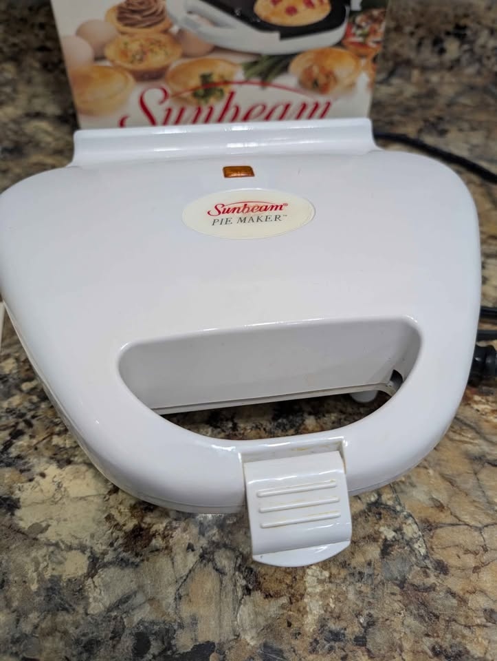 Sunbeam Pie Maker - photo 2