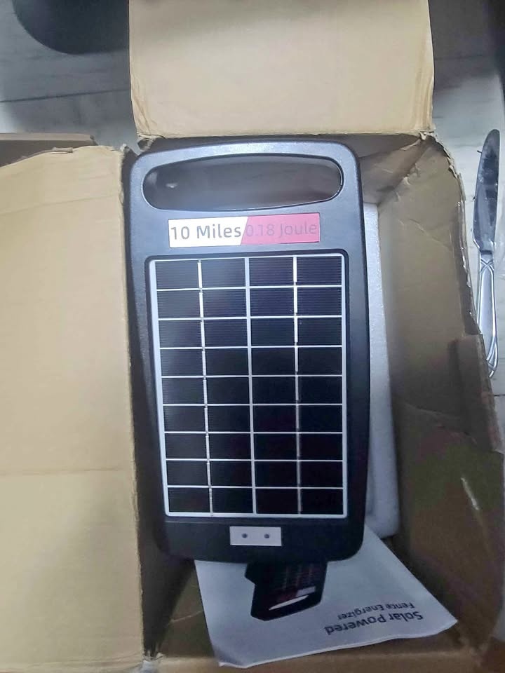 10 Miles Solar Power Fence Energizer