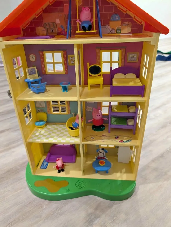 Peppa Pig Doll House thumbnail