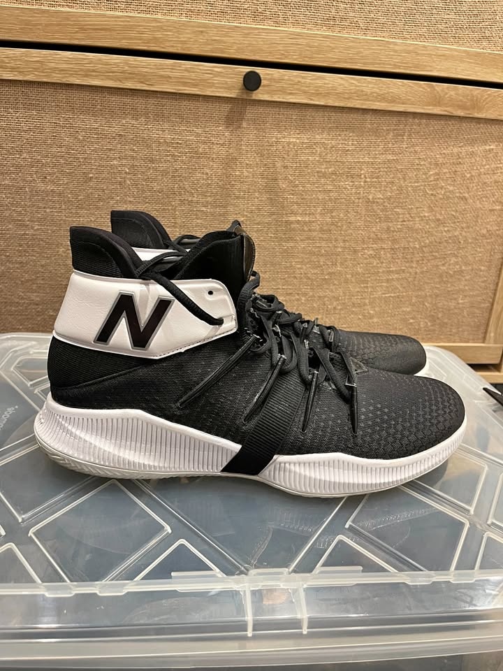 AUTHENTIC New Balance OMN1S • Black/White • Size 12