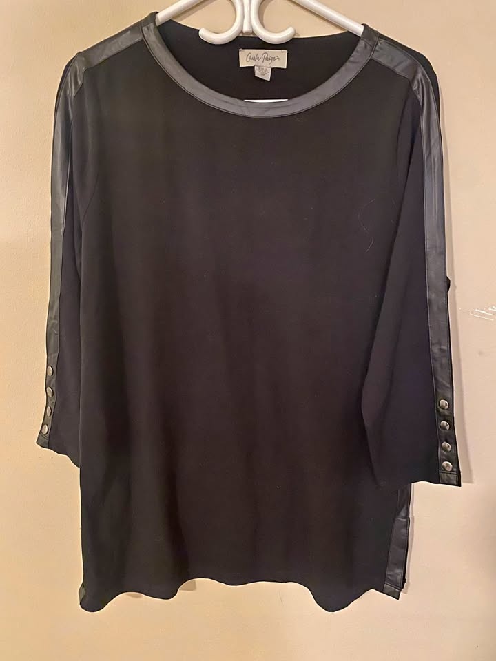 Charlie Paige Black Top – Women’s Small