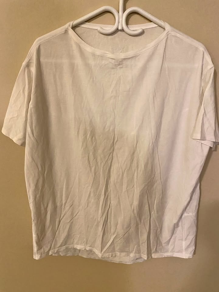lululemon White Short Sleeve Top – Women’s Small