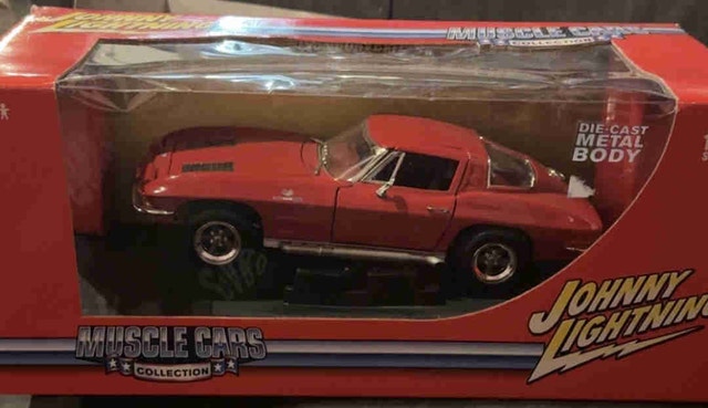 Johnny Lightning Corvette
