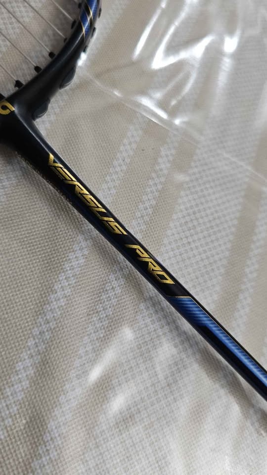 Apacs Versus pro with yonex nanogy 95 strings brand new - photo 2