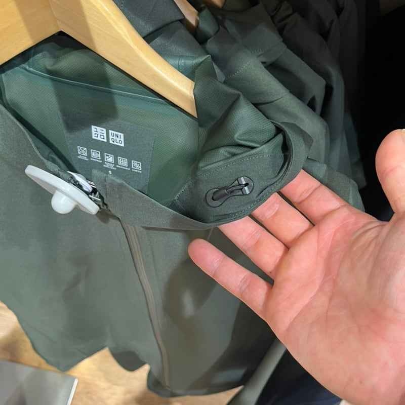 Uniqlo Blocktch rain jacket "S" - photo 5