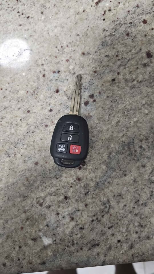 Toyota corolla key Fob - photo 2