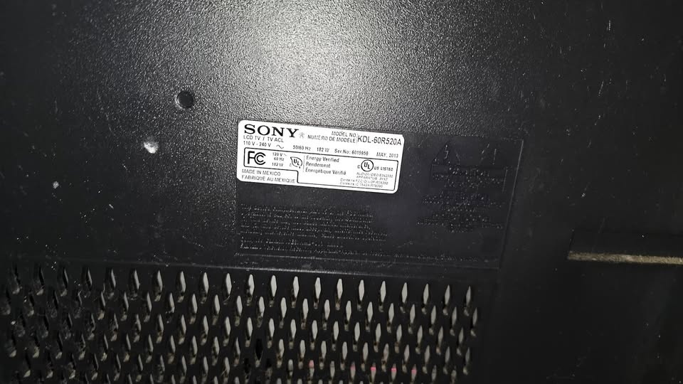 Moving Sale. Massive 60" Sony BRAVIA TV - Works Perfect - photo 2