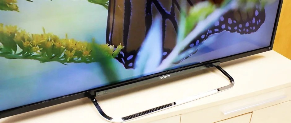 Moving Sale. Massive 60" Sony BRAVIA TV - Works Perfect - photo 3