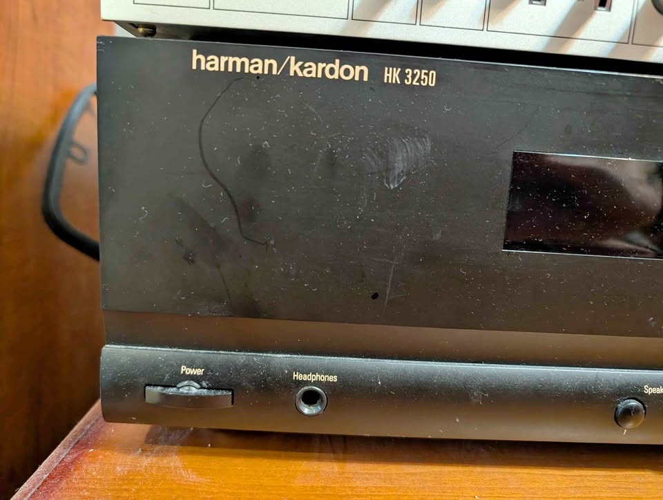 Harman Kardon hk3250 am/FM receiver. Early 1990's. Working.