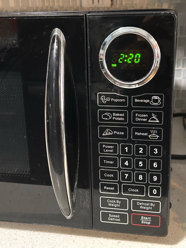 Small 900 Watts Microwave - photo 2