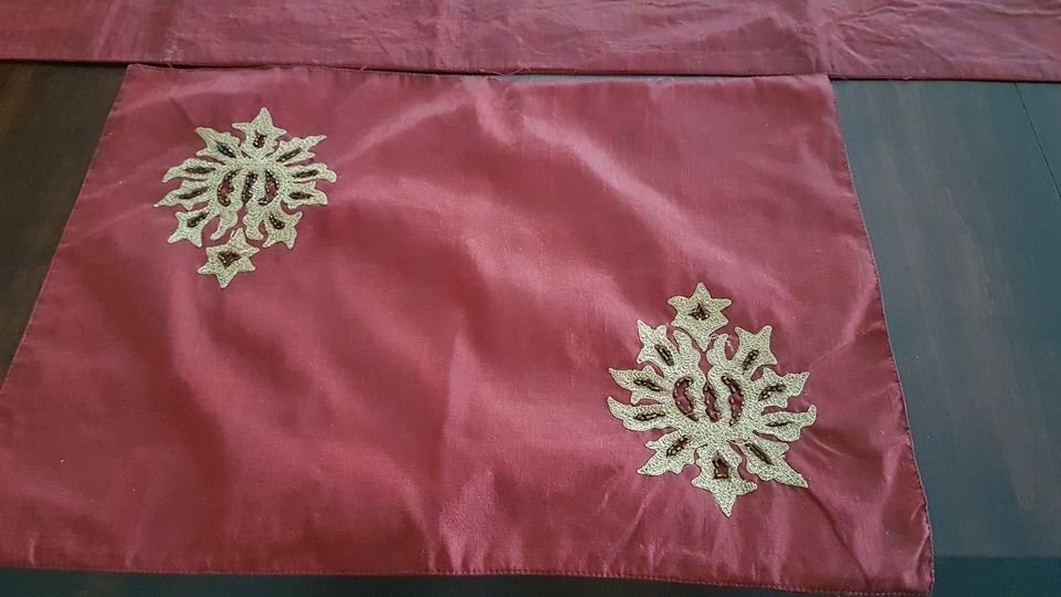 Elegant Beaded Table Runner and 4 Matching Placemats - photo 2