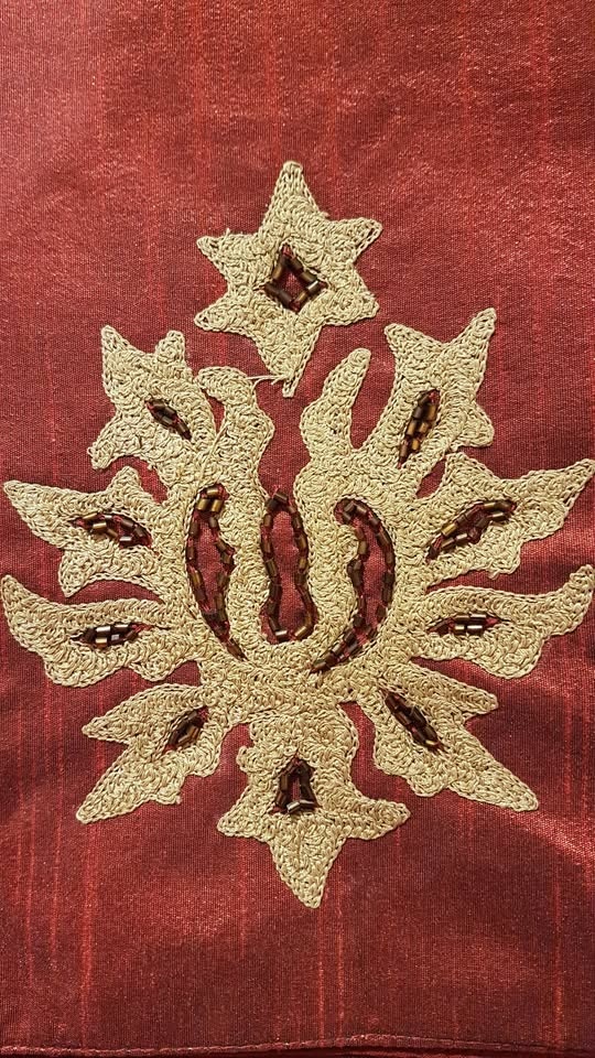Elegant Beaded Table Runner and 4 Matching Placemats - photo 3