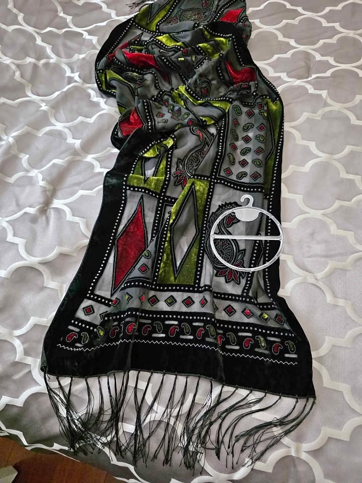 Gorgeous Black Velvet Women's Fashion Scarf