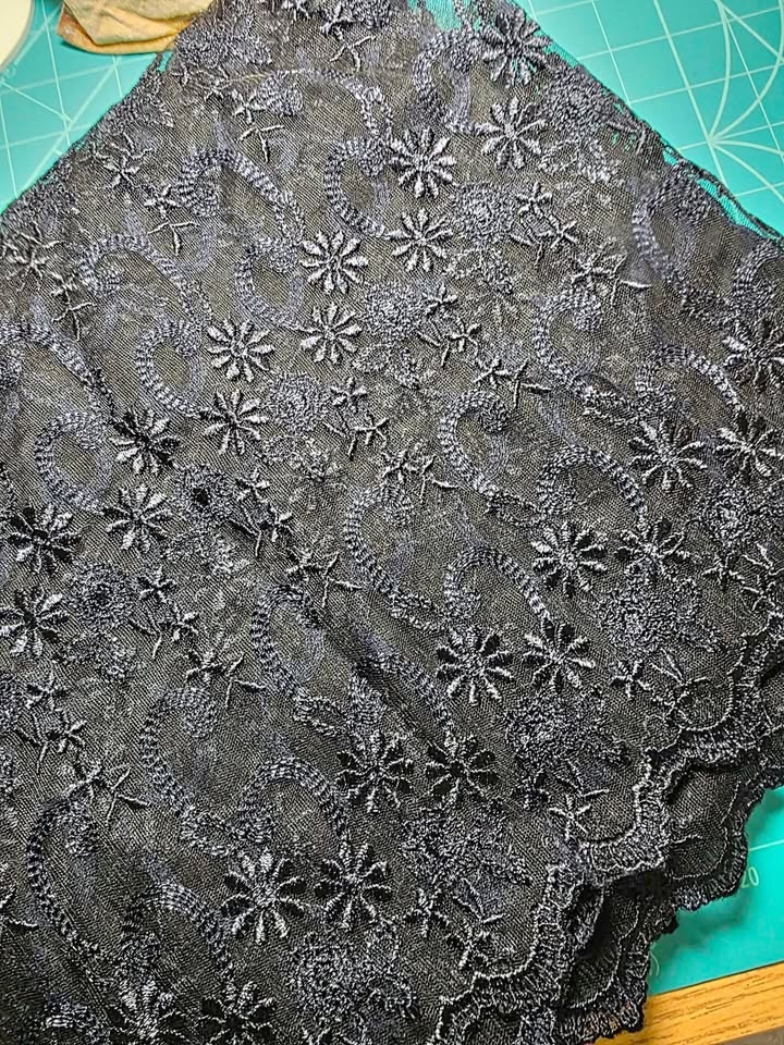 1.6 Meters Wide Navy Double Scalloped Edge Fashion Lace Fabric
