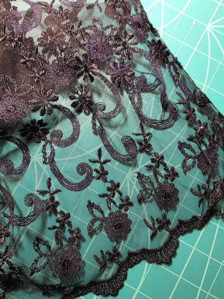 1.6 Meters Wide Navy Double Scalloped Edge Fashion Lace Fabric - photo 2