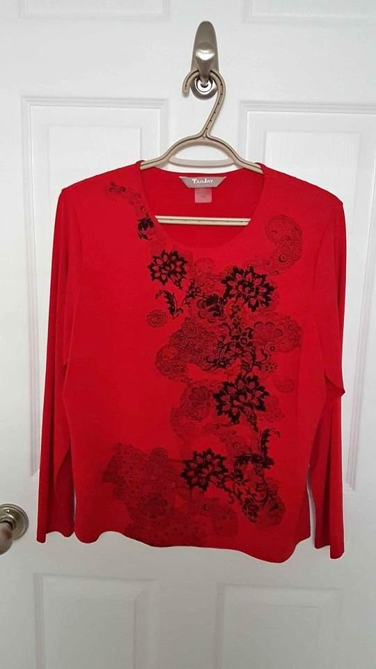 Women's Tanjay Red Size Medium Petite Length long sleeved top