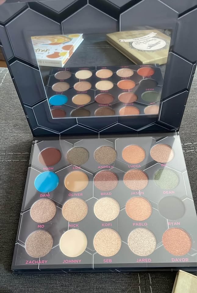 Eyeshadow bundle - photo 3