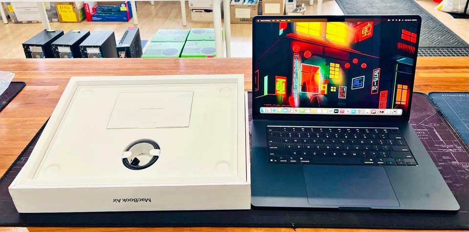 Apple MACBOOK AIR 💻 15” M4 24GB RAM 512GB Apple Warranty till 07
