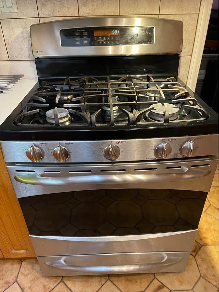 Stainless Steel 5-Burner Gas Range – Good Condition - photo 2
