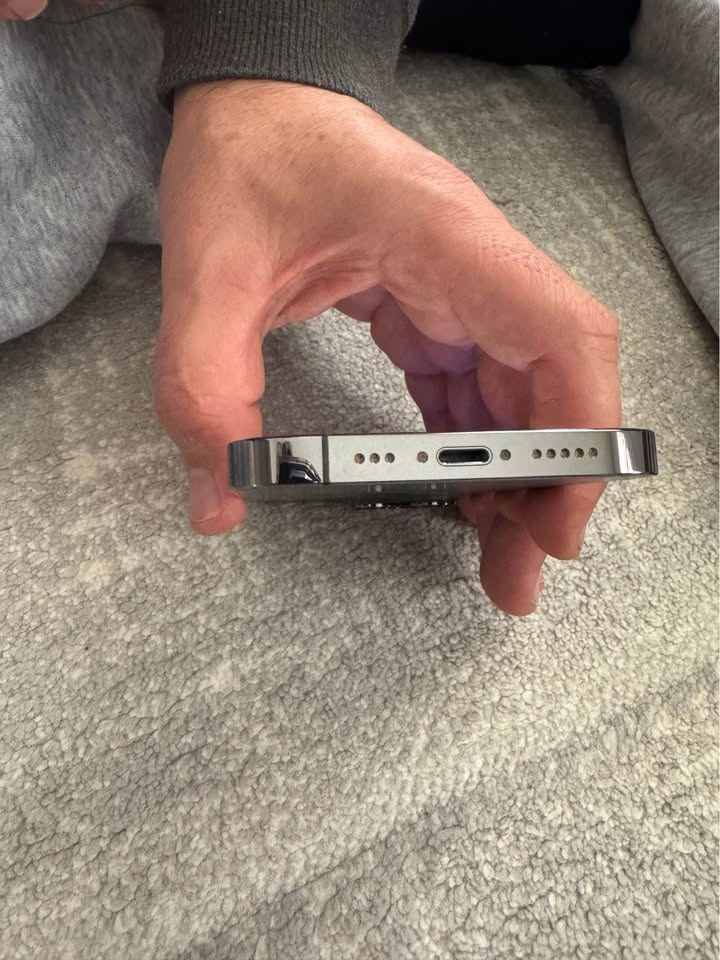 iPhone 13 Pro in great condition - photo 3