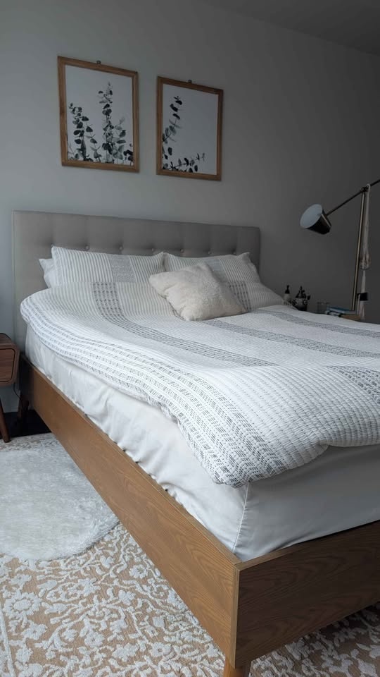Solid Wood Queen Bedframe Upholstered Headboard + FREE queen mat - photo 3