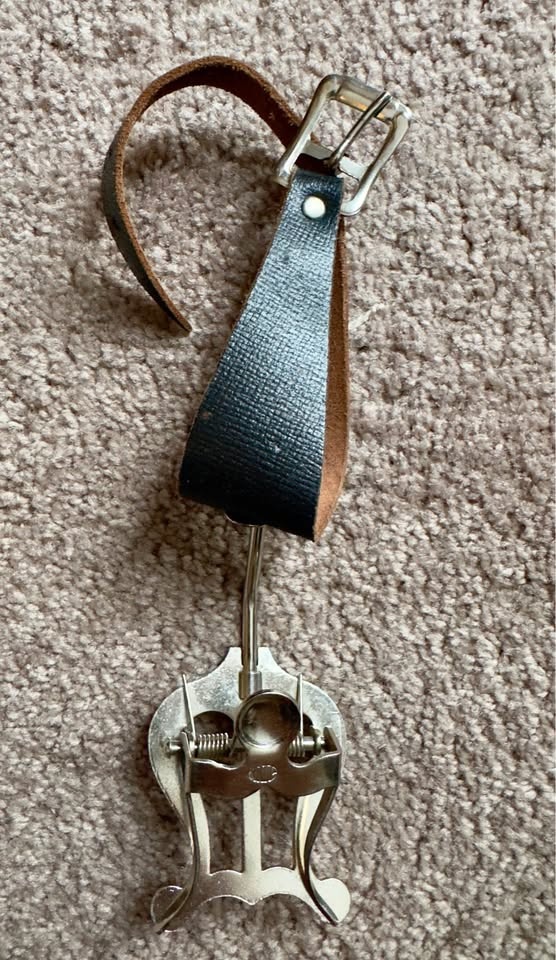 Band lyre - black leather strap with metal fork-style music hold - photo 2