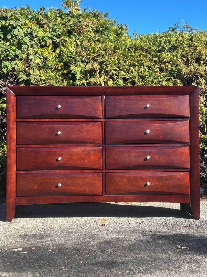 Solid Wood 8-Drawer Dresser - photo 2