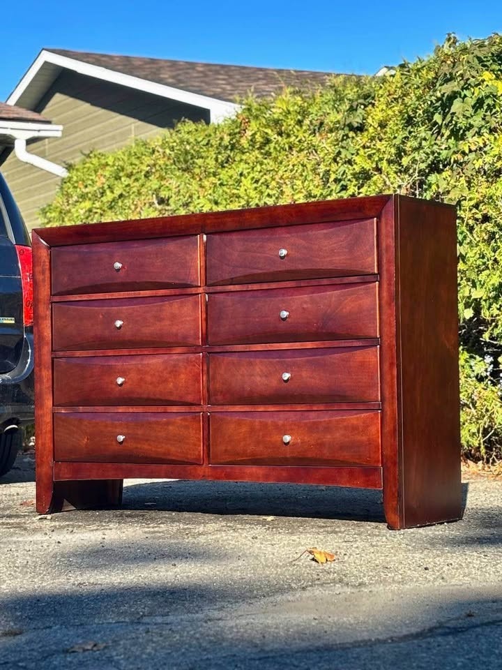 Solid Wood 8-Drawer Dresser - photo 3