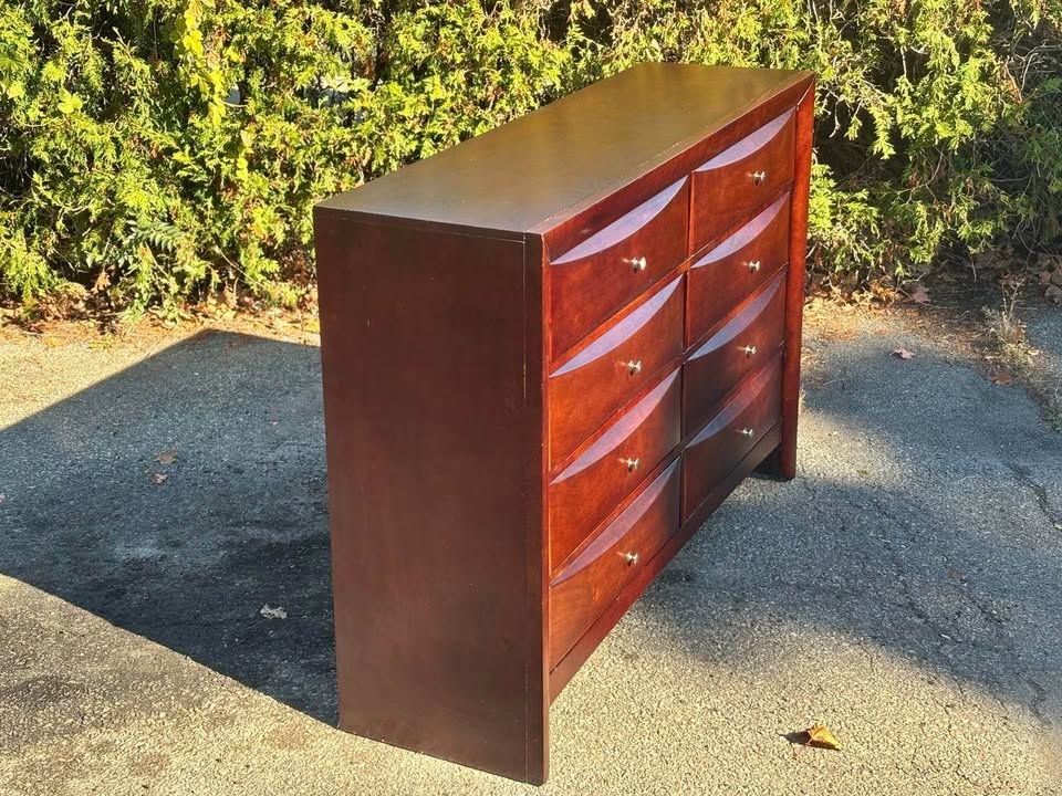 Solid Wood 8-Drawer Dresser - photo 4