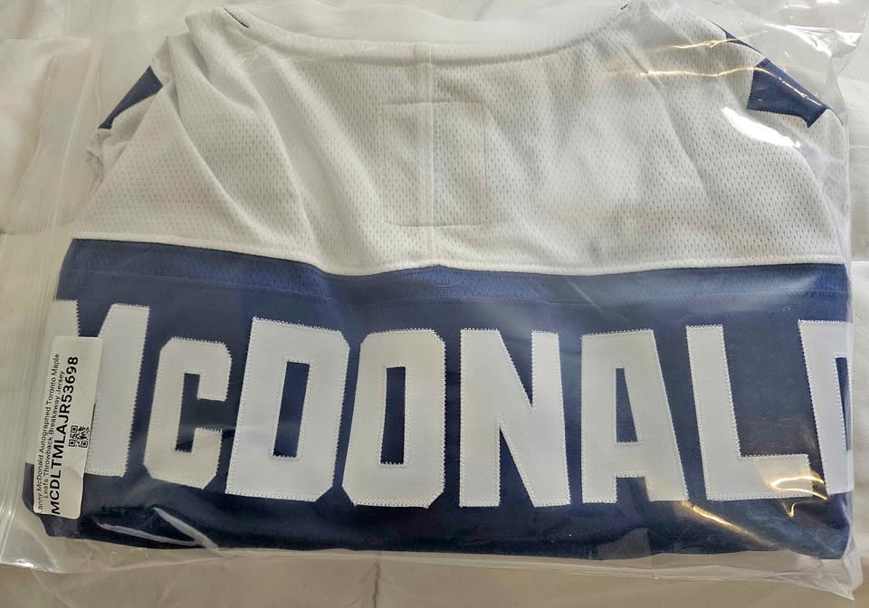 Lanny McDonald signed fantastics vintage Jersey