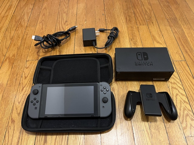 Nintendo Switch + 128GB SD