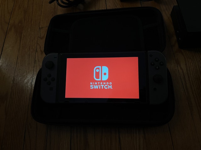 Nintendo Switch + 128GB SD - photo 2