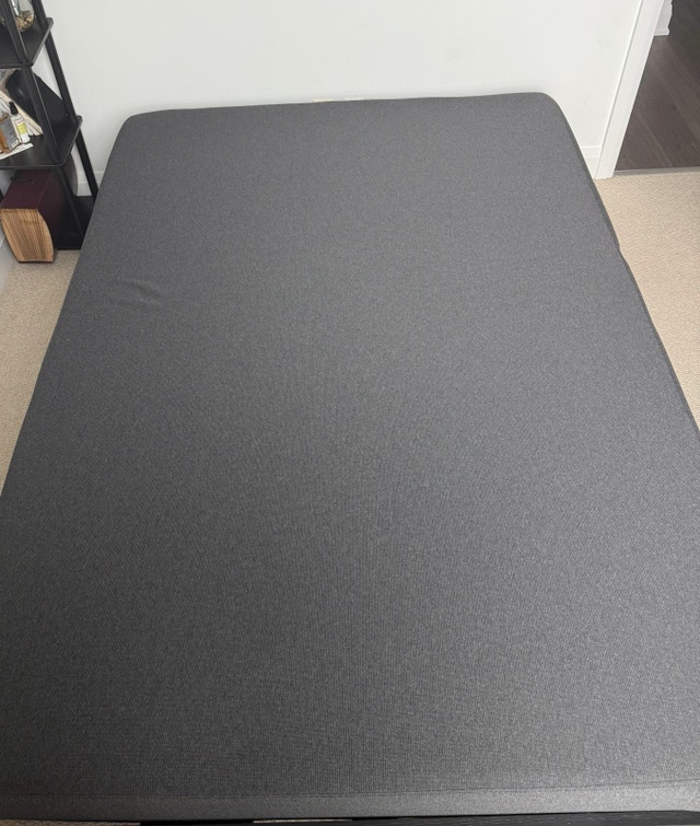 Queen Size Bedframe & Casper Mattress - photo 2