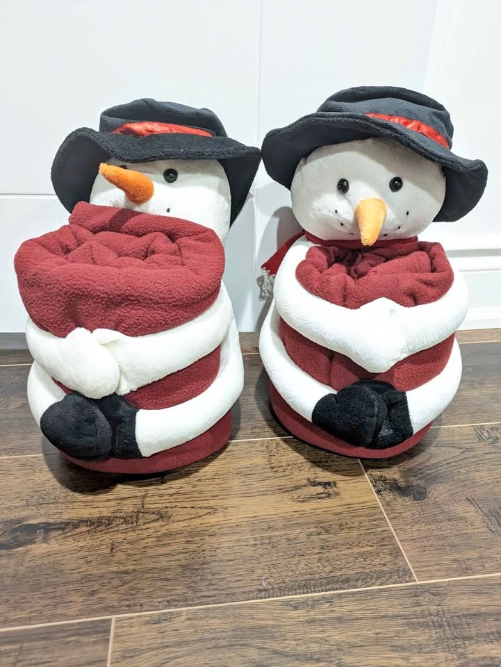 2x Plush Snowman Holding Blanket Gift $15 each