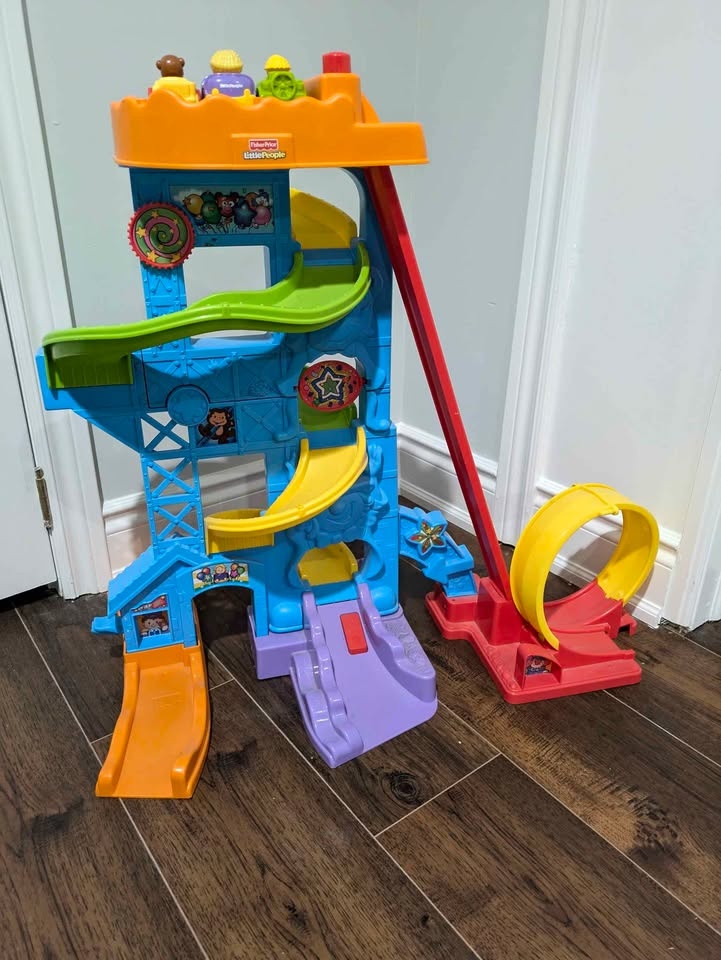 Car track tower - little people - photo 2