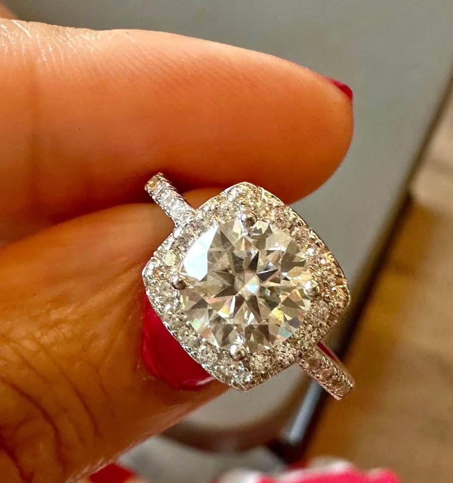 Brand new 2 ct diamond ring free test,d color excellent crea