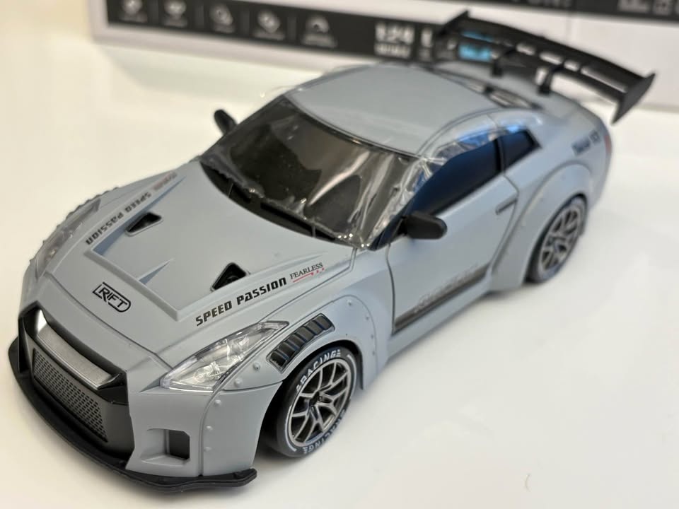 NEW - Nissan GT-R style RC Drift Car - 1:24 scale - 4WD - RTR