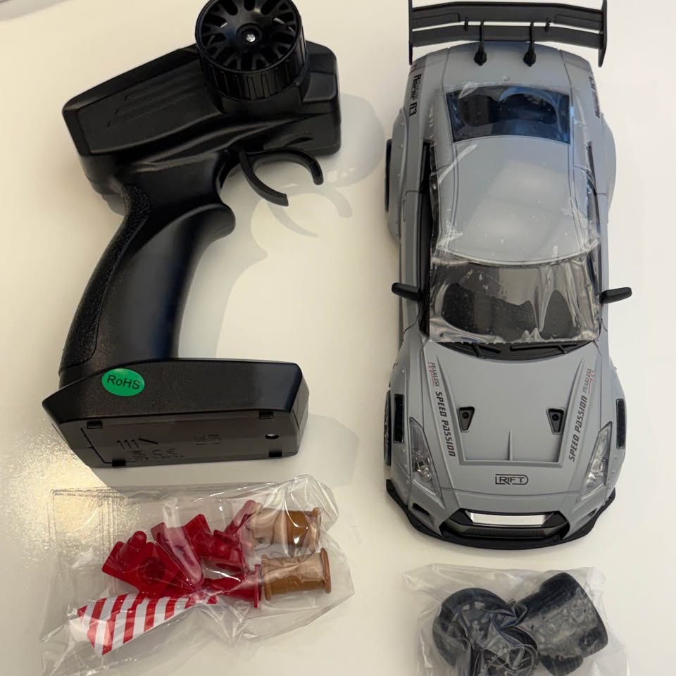 NEW - Nissan GT-R style RC Drift Car - 1:24 scale - 4WD - RTR - photo 2